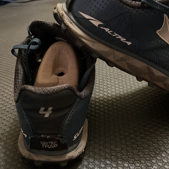Altra Superior 4 great shoes zero rise very good condition plenty of tread - Picture 5 of 6